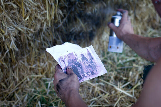 Foto Monokromatik Emerge Dari Haystack Italia