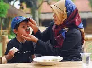 Kenangan sederhana, harus kita balas ( with mom )