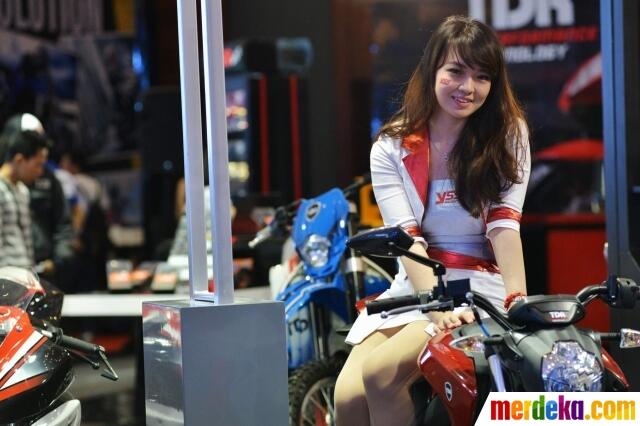 FOTO:: Gadis-Gadis SPG Cantik dan Sexy di di Indonesia Motorcycle Show 2014