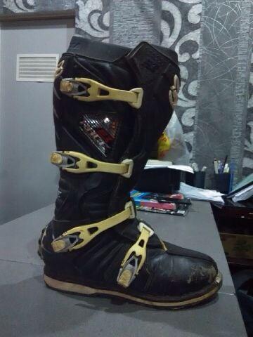 SEPATU CROSS USA FOX F3