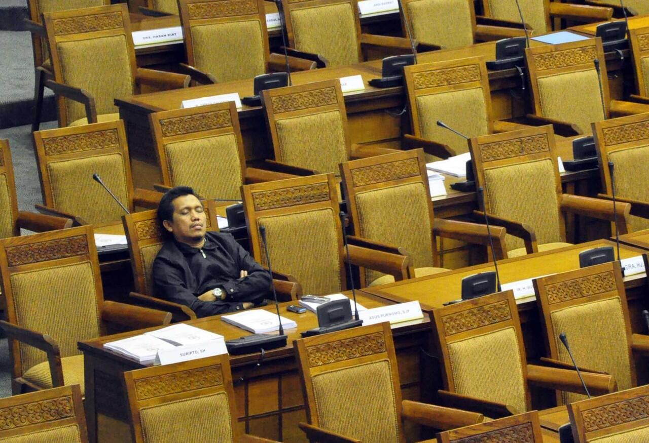 |Kerja VS ZZZ| Membandingkan Laju Kabinet Kerja dan DPR yang Belum Bekerja