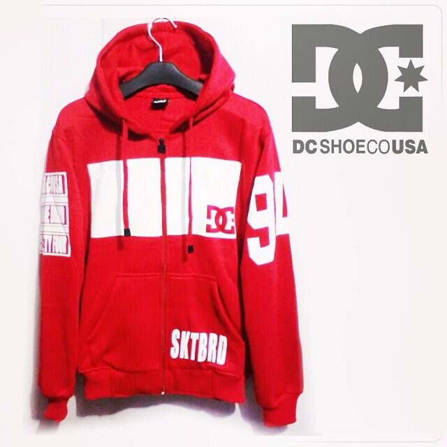 Terjual jaket  sweater  hoodie  famous supreme  nike 