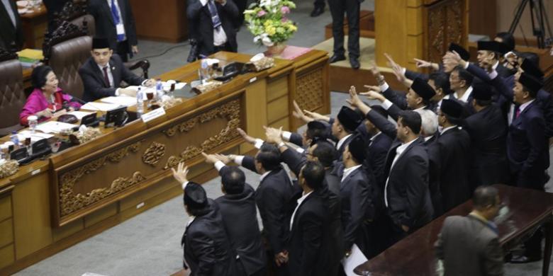 Sisi Jenaka di Balik Pelantikan Wakil Rakyat dan Para Menteri Baru