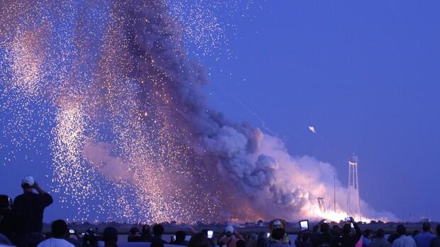 &#91;Pictures &amp; Video&#93; Detik-Detik Meledaknya Roket Antares NASA