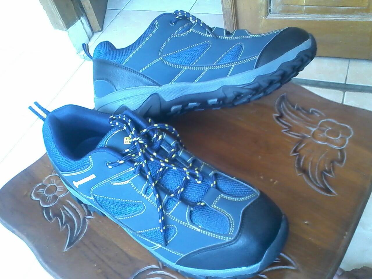 Sepatu running, hiking FOURSENSE