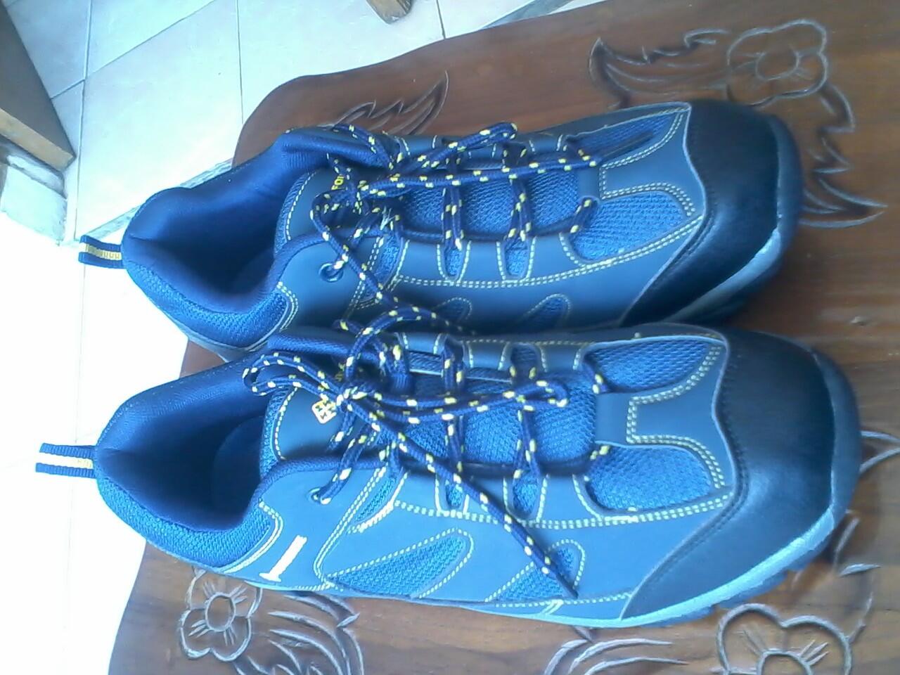 Sepatu running, hiking FOURSENSE