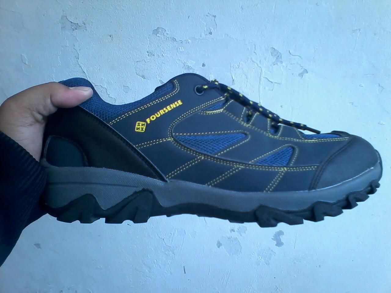 Sepatu running, hiking FOURSENSE