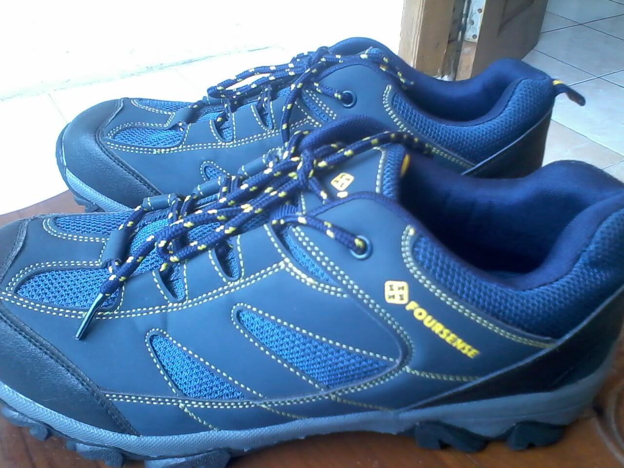 Sepatu running, hiking FOURSENSE