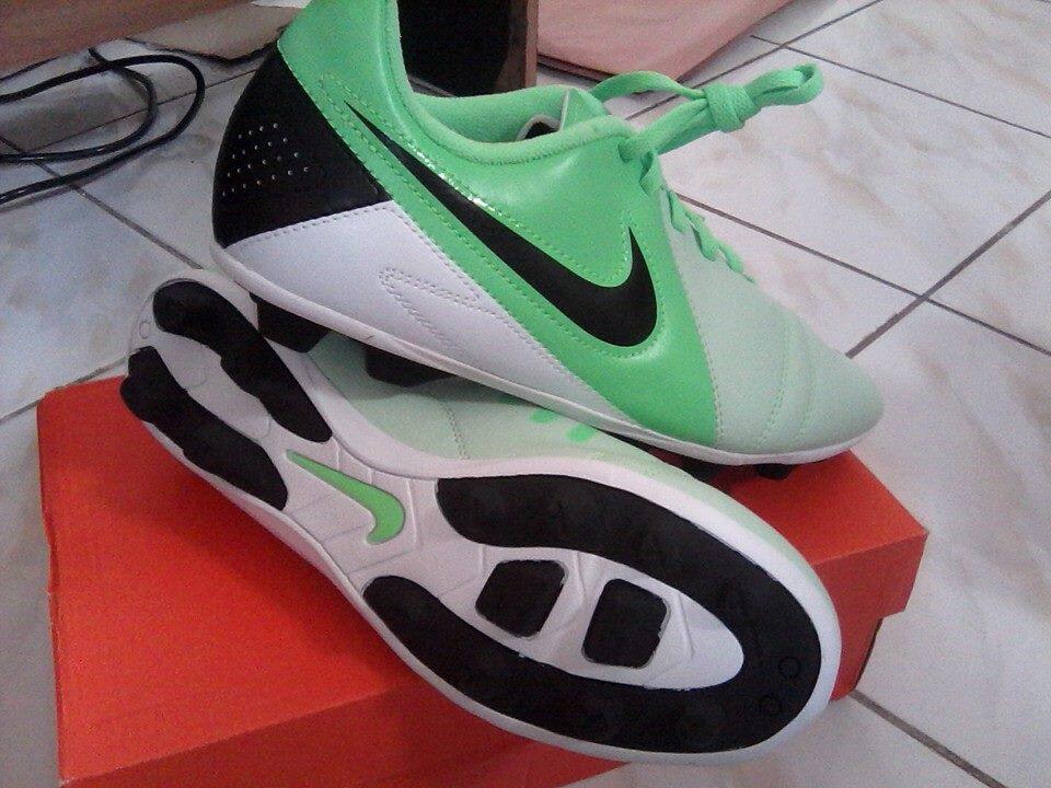 Sepatu bola nike n futsal Umbro harga Gilaaa BNIB