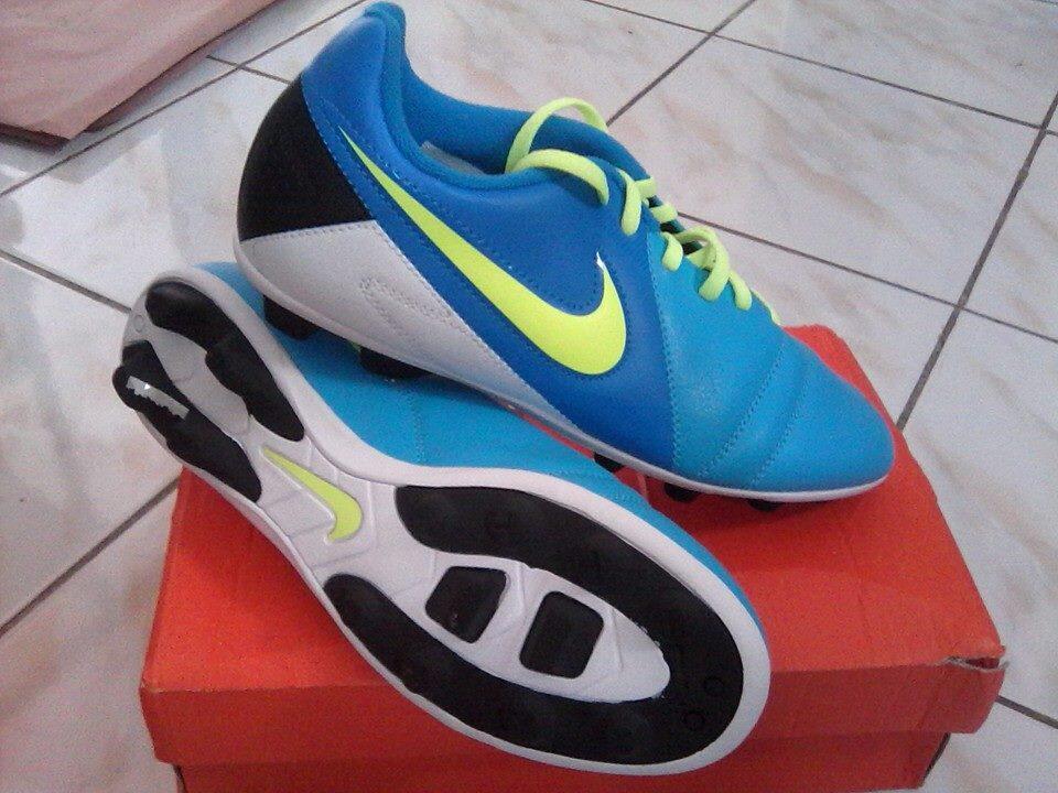 Sepatu bola nike n futsal Umbro harga Gilaaa BNIB