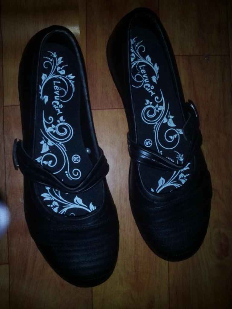 Sepatu Cewek Levu Motif