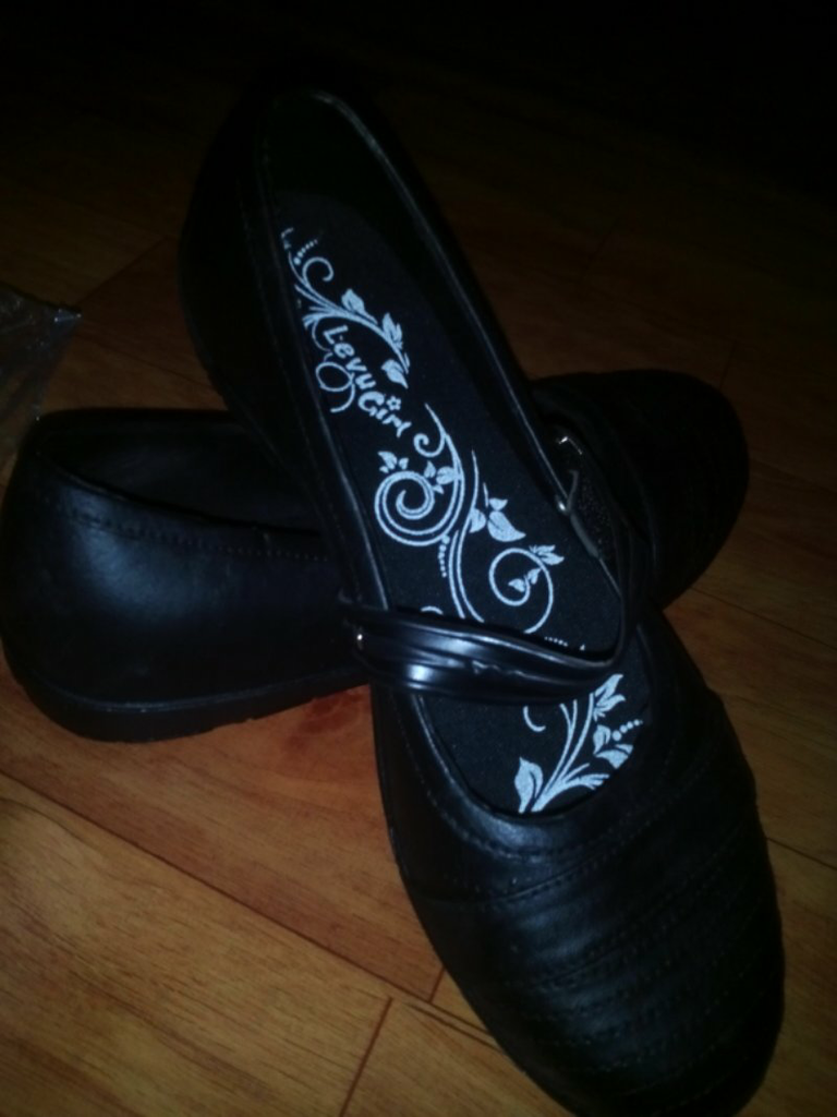 Sepatu Cewek Levu Motif