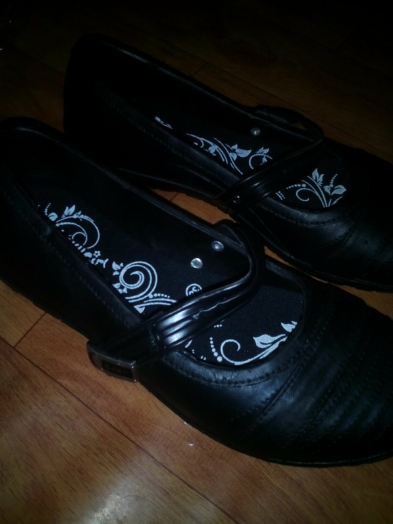 Sepatu Cewek Levu Motif