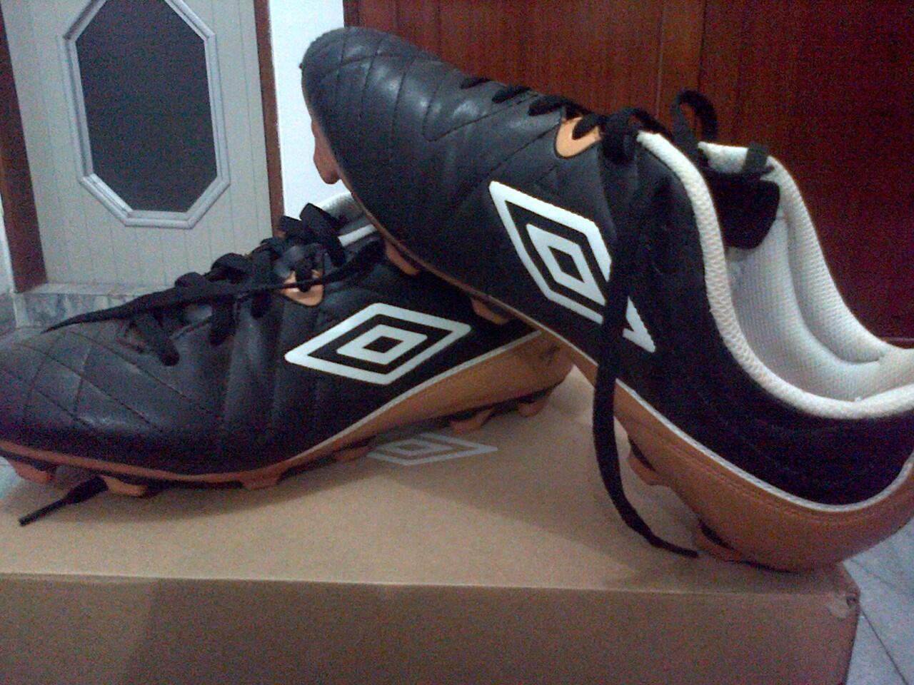 SEPATU BOLA UMBRO SPECIALI 4 SHIELD FG