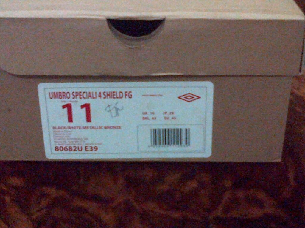 SEPATU BOLA UMBRO SPECIALI 4 SHIELD FG