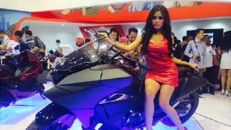 Cita-cita Dokter, Wanita Ini Justru Jadi Model Seksi di IMoS 2014