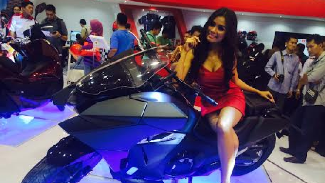 Cita-cita Dokter, Wanita Ini Justru Jadi Model Seksi di IMoS 2014