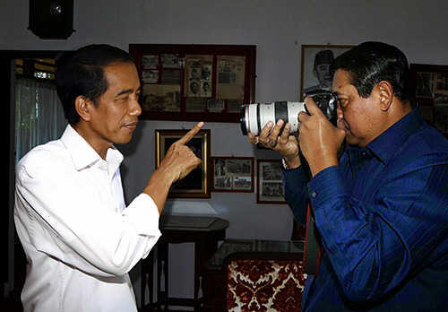 &#91;KASKUS ayo ngaku&#93;Pose Jokowi Saat Difoto Barack Obama, Asli atau Rekayasa?