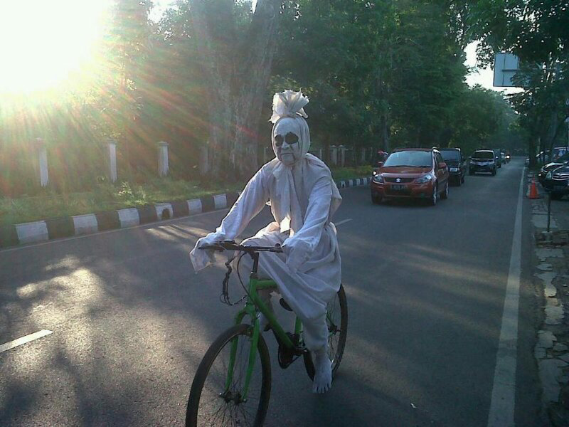 bike to work, dari dunia lain pict+