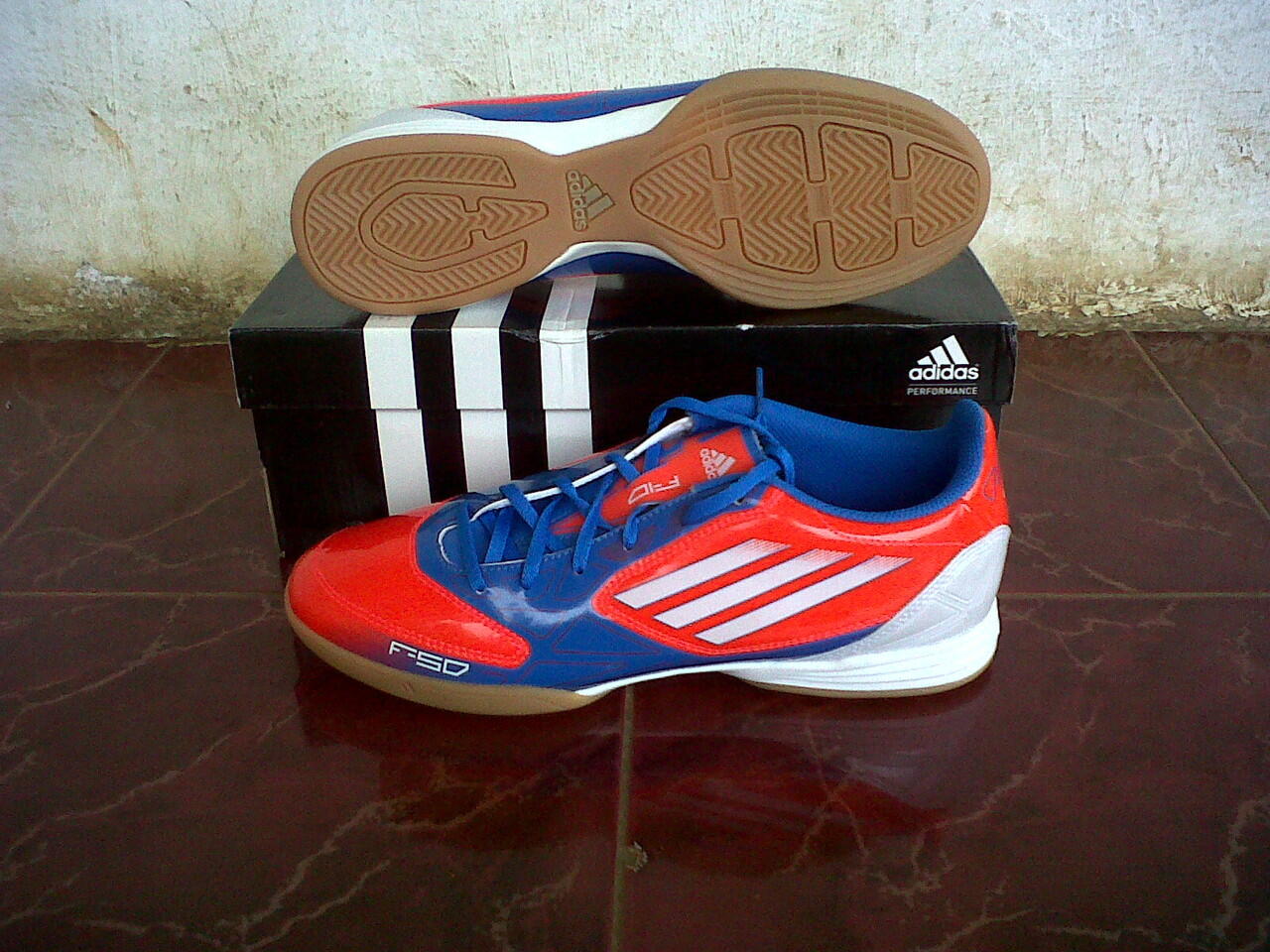 SEPATU FUTSAL & BOLA ADIDAS F10 ORIGINAL. SIZE 42 2/3 & 43 1/3 (CIBINONG)