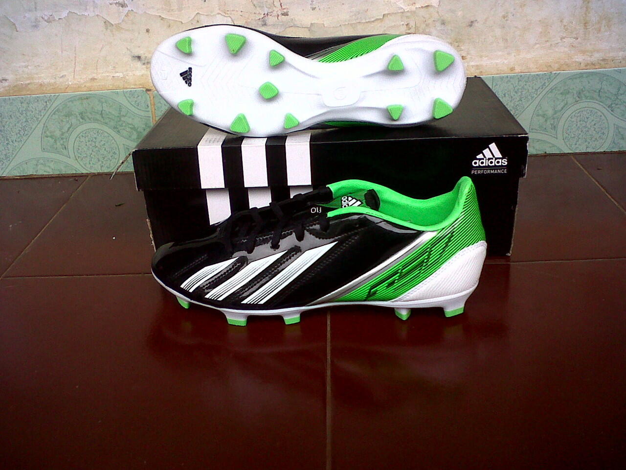 SEPATU FUTSAL & BOLA ADIDAS F10 ORIGINAL. SIZE 42 2/3 & 43 1/3 (CIBINONG)