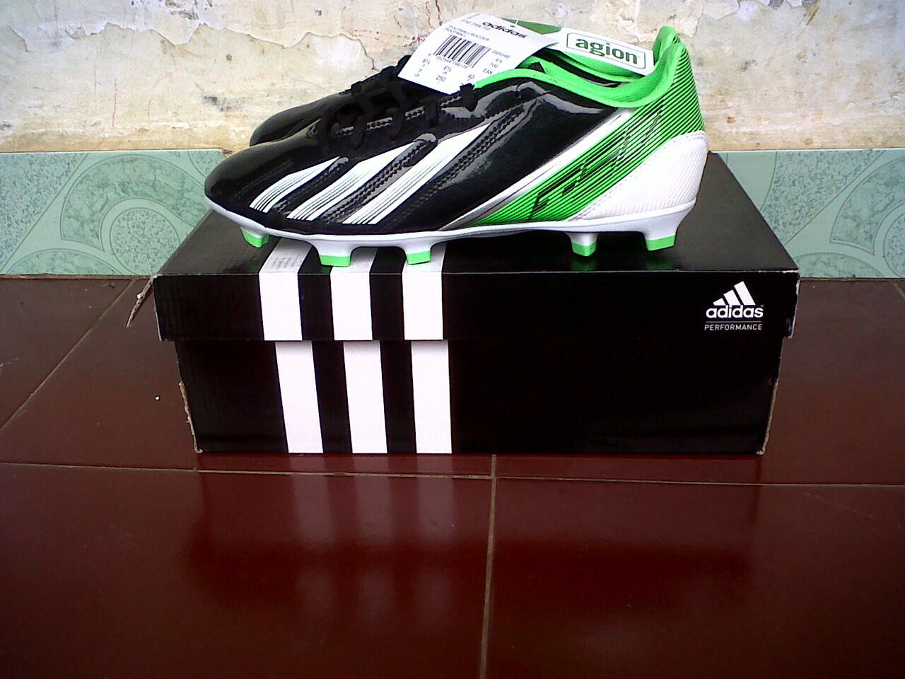 SEPATU FUTSAL & BOLA ADIDAS F10 ORIGINAL. SIZE 42 2/3 & 43 1/3 (CIBINONG)