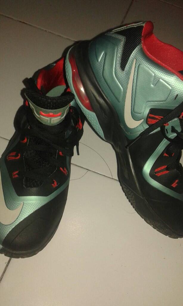 Sepatu Basket Nike Ambassador
