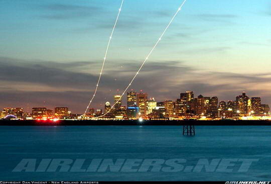 Skyline Jejak Cahaya Pesawat Terbang Hasil Kreasi Fotografer