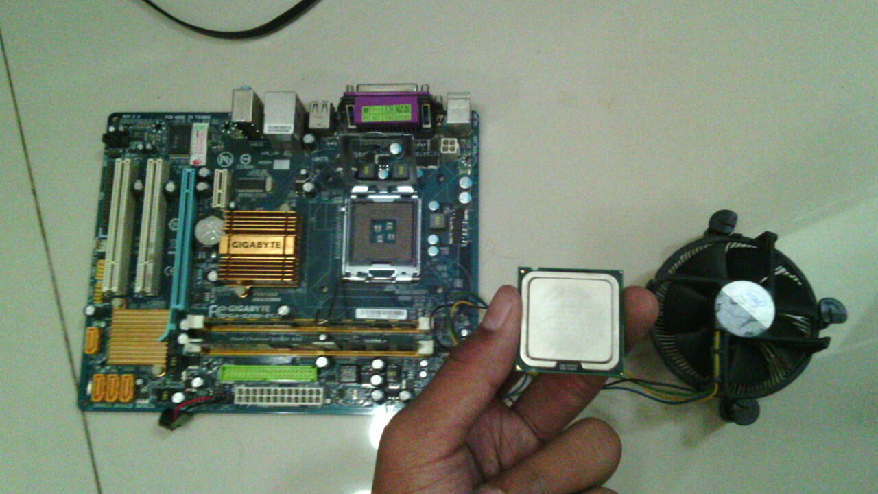 JUAL MOTHERBOARD GIGABYTE G31+INTEL CORE 2 DUO 2,93ghz