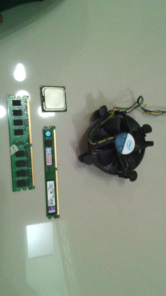 JUAL MOTHERBOARD GIGABYTE G31+INTEL CORE 2 DUO 2,93ghz