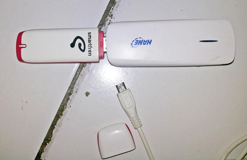 MODEM SMARTFREN, ROUTER HAME 01, SPEAKER SIMBADA