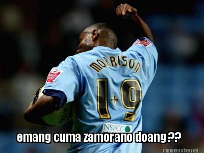 pemain bola dengan nomor punggung nyentrik