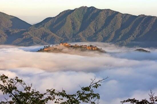 Menakjubkan, Kastil ini Berada di Langit Jepang 