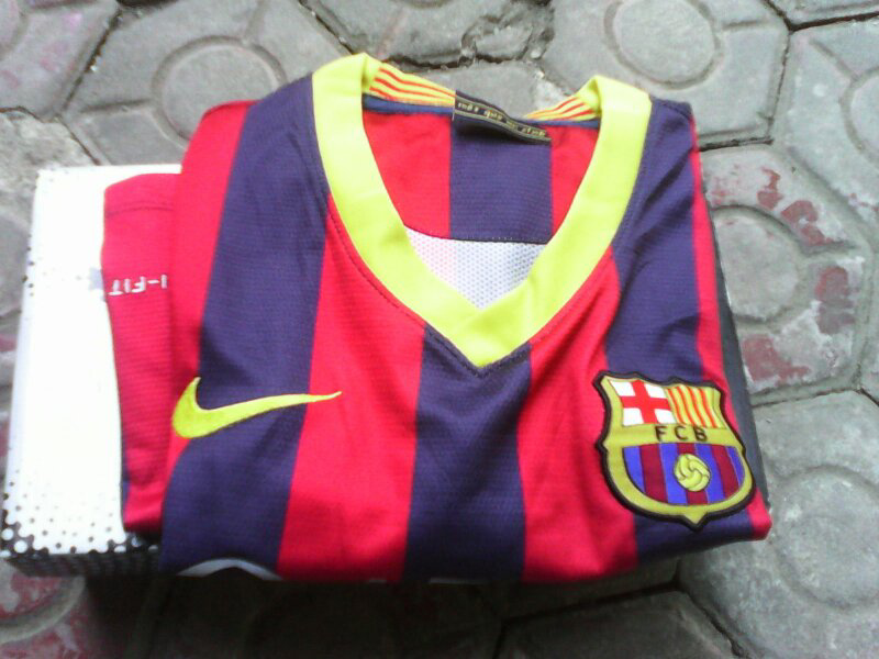sepatu futsal lotto 45, jersey barca xl,sarung tangan reusch 10