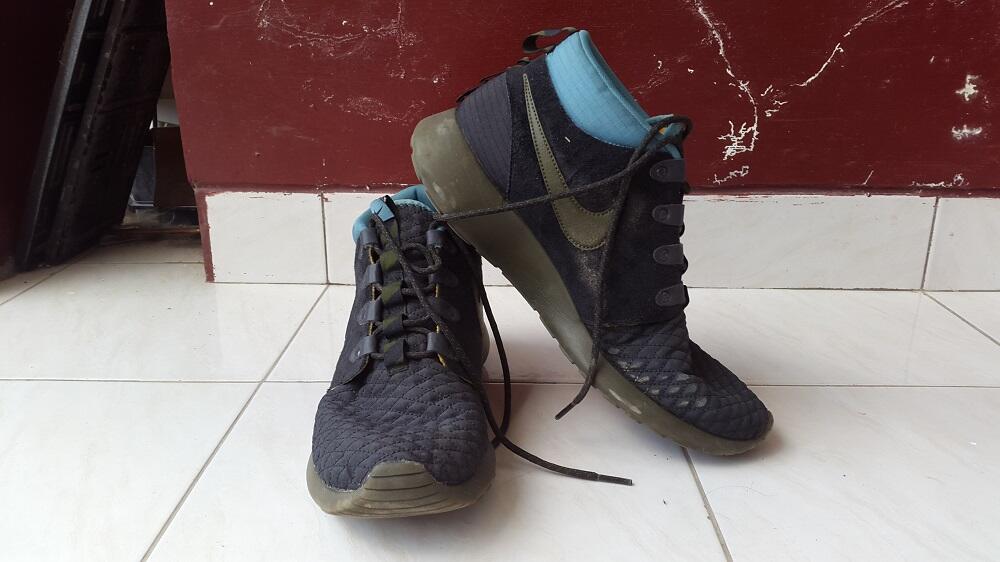 WTS NIKE Roche Run Sneakerboot