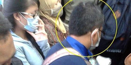 (Bukan Pongasi) Modus pelecehan di KRL, pura-pura tidur nempel di dada wanita