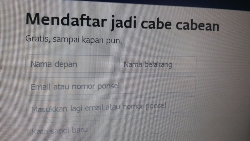 Facebook versi skrg Indonesia banget. :ngakak