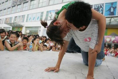 LOMBA CIUMAN DI CINA &lt;&lt; MESUMERS ... MASUK GAN !!!