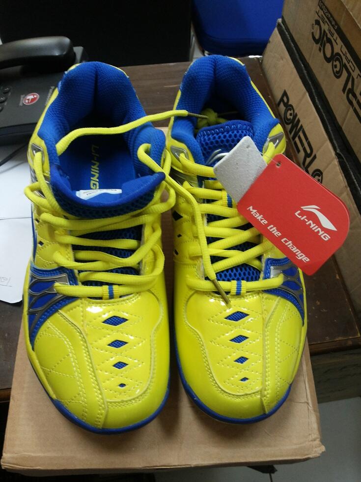 WTS Sepatu badminton Lining Titan Pluas Ngk Jadi Pakai