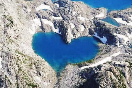 Indah nya Danau yang Berbentuk Lope-Lope