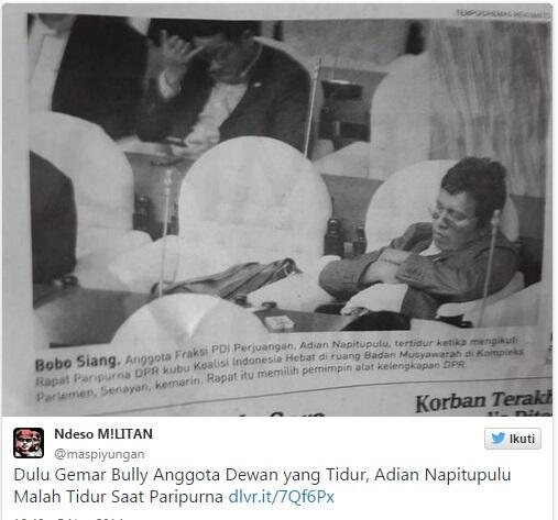 MEMALUKAN: Aktivis 98 Adian Napitupulu Tidur Saat Sidang DPR