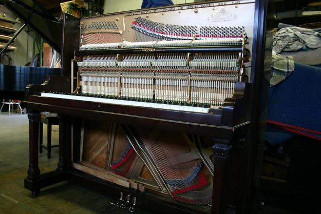 Piano Yamaha Stem