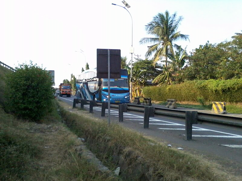 Ini Yang Bisa Agan Tiru Dari Crew Bis Malam