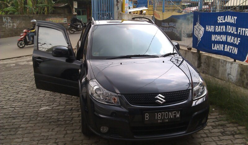 Suzuki SX4 X-OVER 2011 BLACK 99 % Perfect