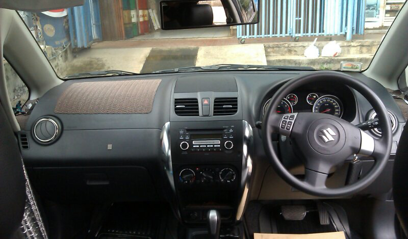 Suzuki SX4 X-OVER 2011 BLACK 99 % Perfect