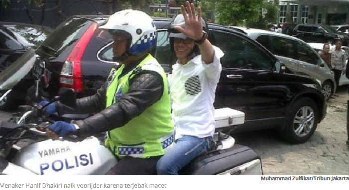 &#91;Cheerrss&#93; Menteri Tenaga Kerja Hanif Dhakiri Naik Voorijder karena Terjebak Macet