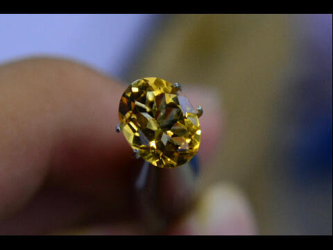 Lelang Batu Permata Tersedia 69 Item High quality Tutup 9-11-2014 jam 22:05