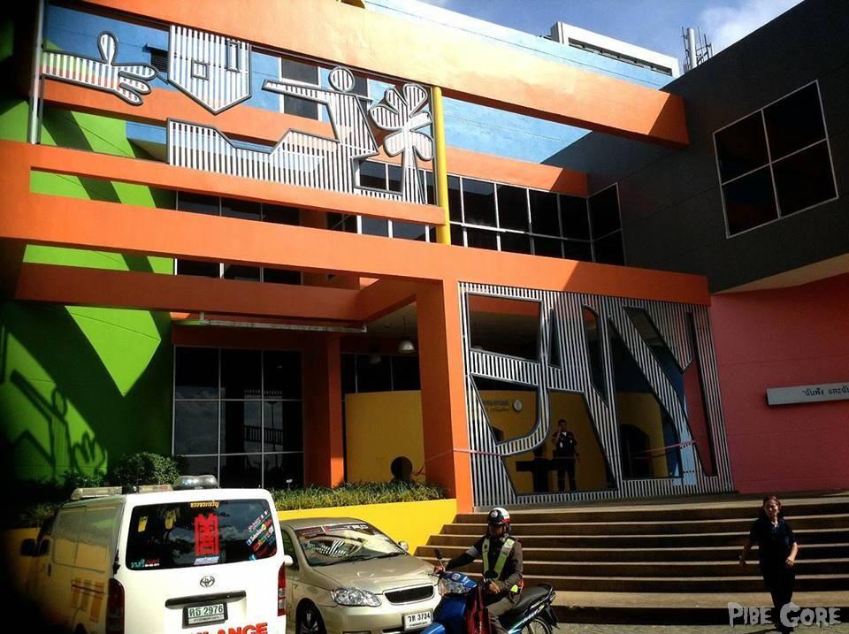 Terjun Bebas Sampe Sobek Celananya