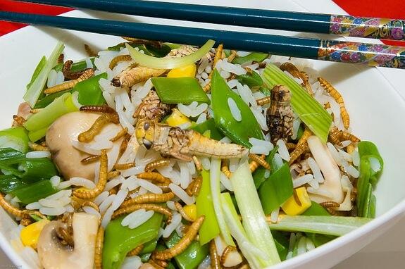Awas! 7 Hal yang ngga boleh diganggu pas lagi makan