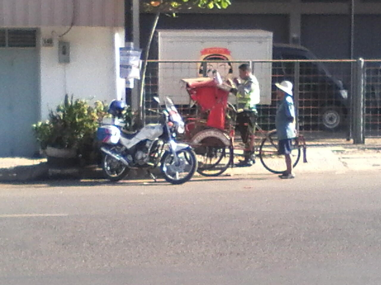 GA PANDANG BULU !!!!! GA PAKE HELM TILANG